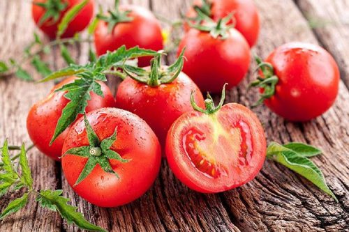 Cà chua có chứa carotene và bioflavonoid có tác dụng làm giảm cơn đau mạn tính