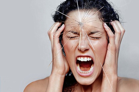 Nguyên nhân và triệu chứng của cơn đau nhức đầu đột ngột dữ 