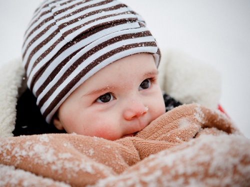 Cách phòng ngừa bệnh đường hô hấp cho trẻ mùa đông.