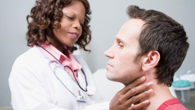 Đi khám Bác sĩ ngay khi có dấu hiệu ung thư vòm họng